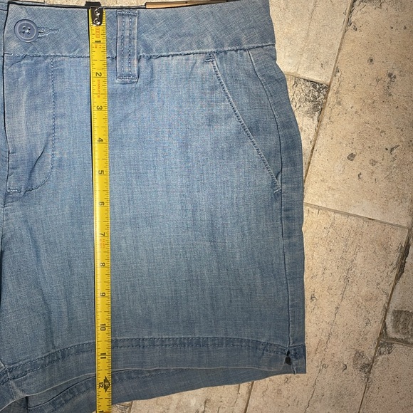NWT Magellan lightweight, light denim color 4” inseam short. 4 pockets. Size 4 - Picture 8 of 9